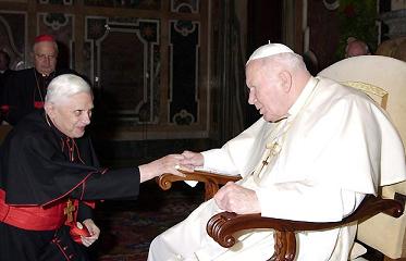 ratzinger y juan pablo II.JPG